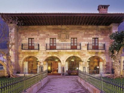 Exterior del hotel Palacio Guevara, en Treceño (Cantabria).