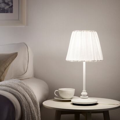 Elegimos varias lámparas de mesa con estética Ikea, de todos los gustos y dimensiones, para decorar cualquier estancia del hogar.