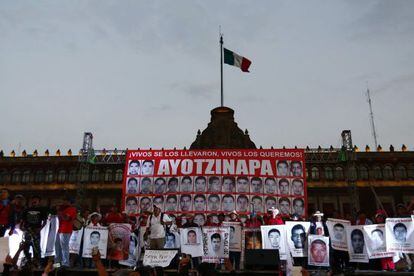 Manifestación de los padres de los 43 desaparecidos.