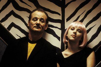 1. Lost in Translation (2003)


Ni tan siquiera el Oscar a mejor guion original cosechado por Sofia Coppola hace justicia a la tremenda influencia de las aventuras de Scarlett Johannson y Bill Murray en Tokio. Epítome de lo millennial, una generación perdida en la traducción (vital) pero que sigue intentando descifrar la última línea de su diálogo.