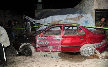 Las consecuencias de un ataque suicida cerca del club deportivo al-Muhafaza, en Damasco, este jueves.