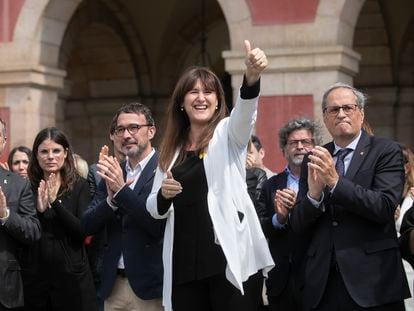 Laura Borràs, delante del Parlament de Cataluña después de conocerse la sentencia, este jueves.