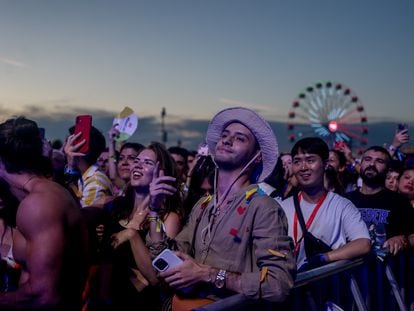 Ambiente durante la tercera jornada del festival Mad Cool 2023, a 7 de julio de 2023, en Madrid