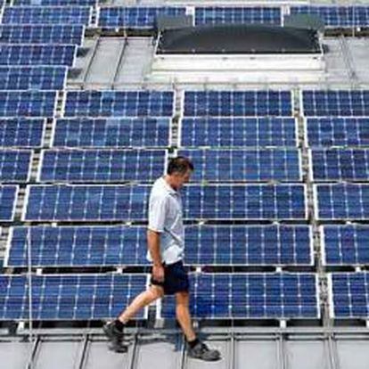 La CNE amplía la investigación a 4.000 instalaciones fotovoltaicas