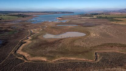 Vista aérea la semana pasada del lago Furnas, en Pimenta (Minas Gerrais), que está al 27% de su capacidad.