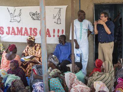 El abogado de Human Rights Watch, Reed Brody, visita Yamena esta semana antes del juicio contra Habr&eacute; en Dakar. 