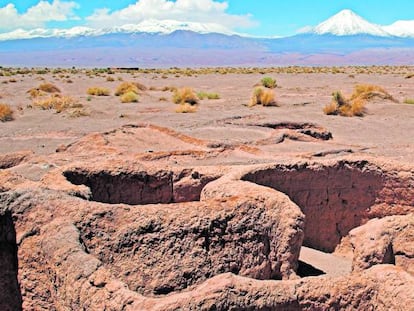 Ruinas del pueblo Aldea de Tulor, desierto de Atacama, norte de Chile, Sudamérica.