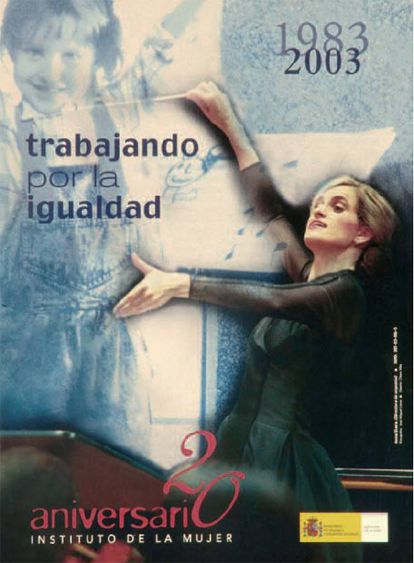 En 2003, el Instituto celebró sus 20 años de existencia. En la imagen, aparecía la soprano española Ainoa Arteta junto al lema <i>Trabajando por la igualdad</i>.