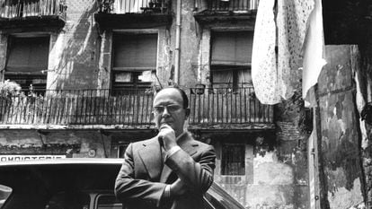 Vicent Andrés Estellés, al barri de la Ribera de Barcelona l'any 1976.