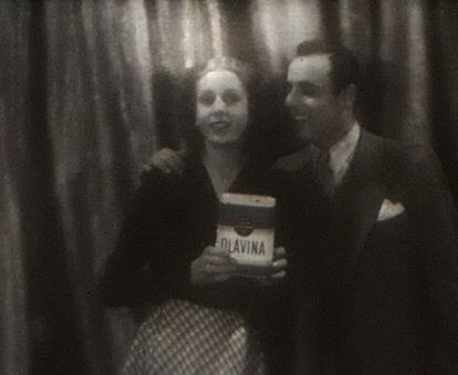 Eva Duarte y Claudio Martino, protagonistas del corto publicitario 'La luna de miel de Inés' (1938).