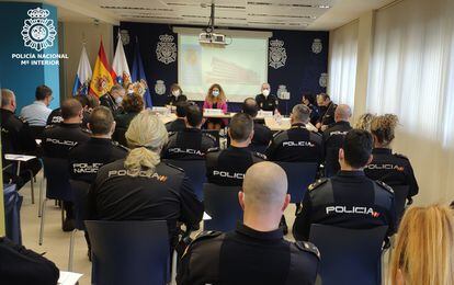 Agentes de la Policía Nacional se forman en la lucha contra los delitos de odio, en Cantabria.