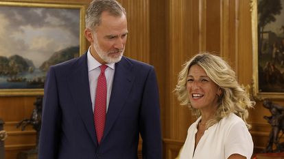 El rey Felipe VI recibió este lunes en el Palacio de la Zarzuela a la líder de Sumar, Yolanda Díaz, como parte de la ronda de consultas con los representantes políticos antes de proponer un candidato a la investidura.