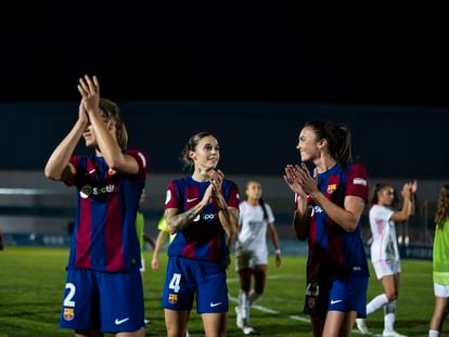 Jugadores del FC Barcelona Femenino después de la victoria de este sábado frente al Madrid CFF.