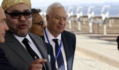 El rey de Marruecos Mohamed VI, y José Manuel García-Margallo, durante su visita a Marruecos.