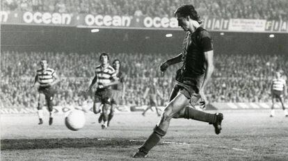El primer gol de Cruyff en la victoria (4-0) del Barça contra el Granada el día del debut del holandés. 