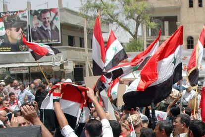 Sirios celebran la toma de Qusair por parte del Gobierno en una concentraci&oacute;n celebrada el 9 de junio. 