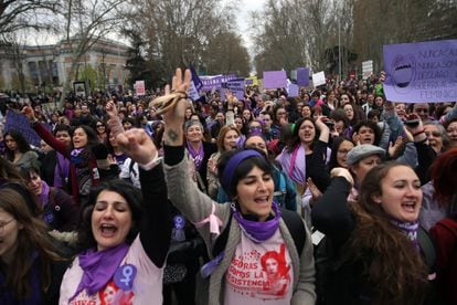 Manifestación del Día de la Mujer de 2020, a su paso por la plaza de Cibeles de Madrid.