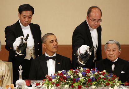 Akihito ha ejercido de anfitrión de numerosos jefes de Estado en sus visitas a Japón. En la imagen, en 2014, junto al expresidente estadounidense Barack Obama.