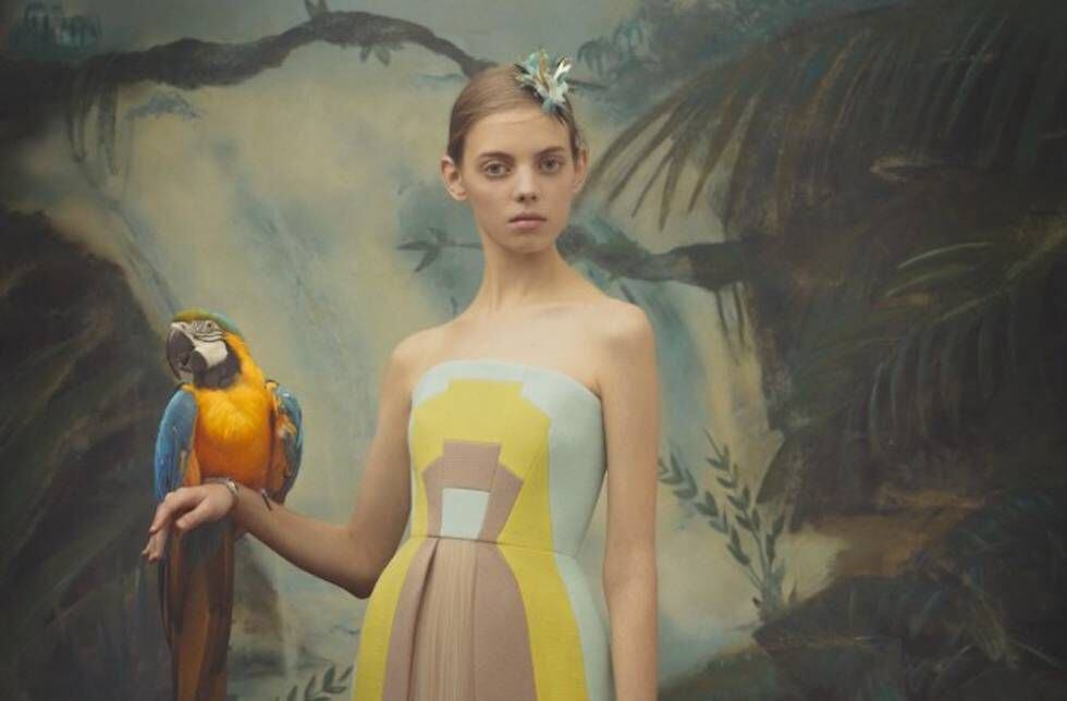 Amanda es la autora de los bucólicos paisajes de la campaña de Delpozo SS18