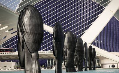 Las siete esculturas de Plensa expuestas en la Ciudad de las Artes de Valencia.