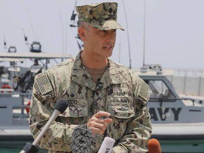 El comandante Sean Kido, de la Quinta Flota de EEUU, durante la rueda de prensa este miércoles en Emiratos Árabes Unidos. 