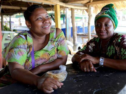 Dos mujeres en Corozal, Honduras. 