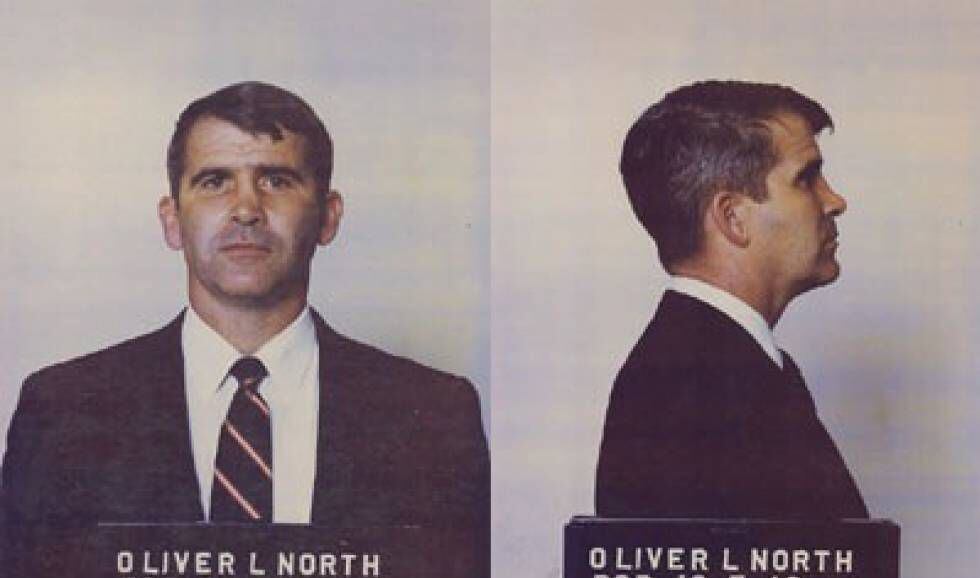 Fotografía de Oliver North tras ser arrestado.