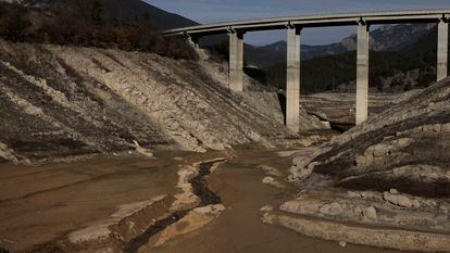 En la imagen, el cauce del río Cardener que confluye en el embalse de la Llosa del Cavall (Lleida).