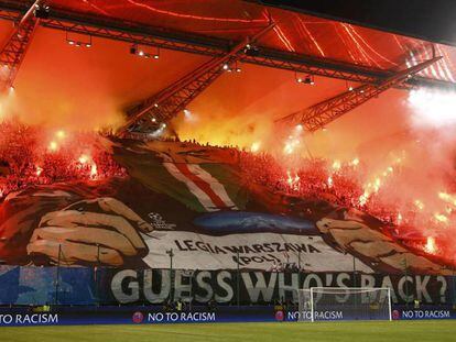 Aficionados del Legia en el primer partido de Champions. REUTERS