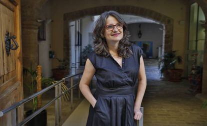 La vicepresidenta valenciana y líder de Compromís, Mónica Oltra, este jueves ante la consejería que dirige.