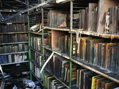 La biblioteca Louis Jouvet, en el norte de Par&iacute;s, tras un ataque en 2007.