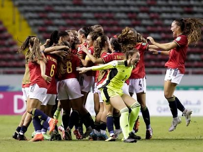 Las jugadoras de España celebran el pase a la final del Mundial sub-20.
