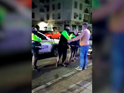 La agresión de un policía local de Jerez a un joven se hace viral en redes varios días después