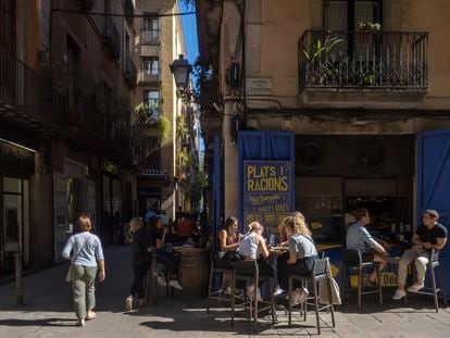 Una terraza en el barrio del Born de Barcelona, en una imagen de septiembre.