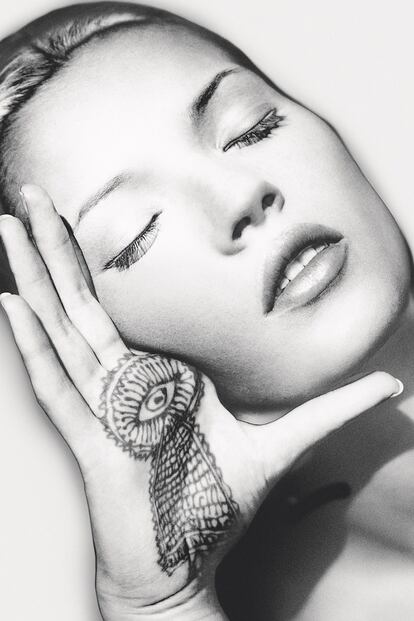 La moda y las modelos son una de sus pasiones. En la foto, Kate Moss, Henna Hand Marrakech, 1993.