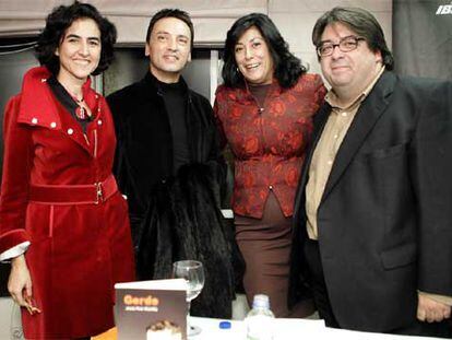 Rosa Torres-Pardo, Enrique Viana, Almudena Grandes y Jesús Ruiz Mantilla (de izquierda a derecha).