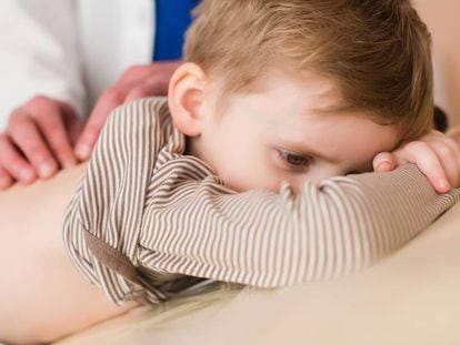 Qué hacer (y qué no hacer) cuando a los niños les duele la espalda