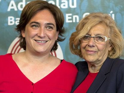 La alcaldesa de Barcelona, Ada Colau, y la de Madrid, Manuela Carmena.