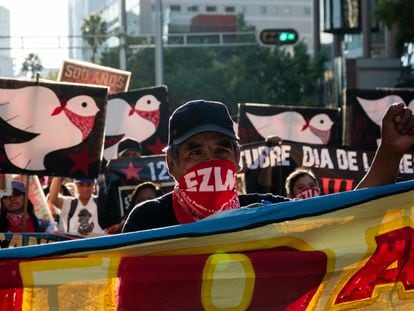 Integrantes del EZLN participan en una marcha en Ciudad de México, el pasado 12 de octubre.