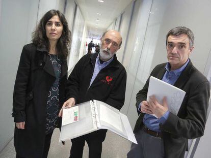 La jurista Laura Pego, el forense Francisco Etxeberria y el secretario de Paz del Gobierno vasco, Jonan Fern&aacute;ndez.