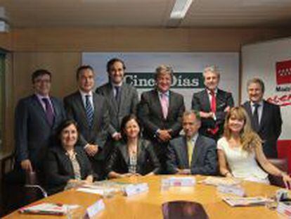Los miembros del consejo asesor de Madrid Excelente reunidos en la redacci&oacute;n de Cinco D&iacute;as.