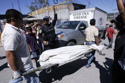 Traslado del cad&aacute;ver de la periodista Luz Marina Paz, asesinada en Honduras el pasado diciembre