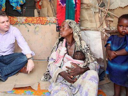 Justin Forsyth, cuando estaba al frente de Save the Children en Reino Unido, en Somalia en 2012.