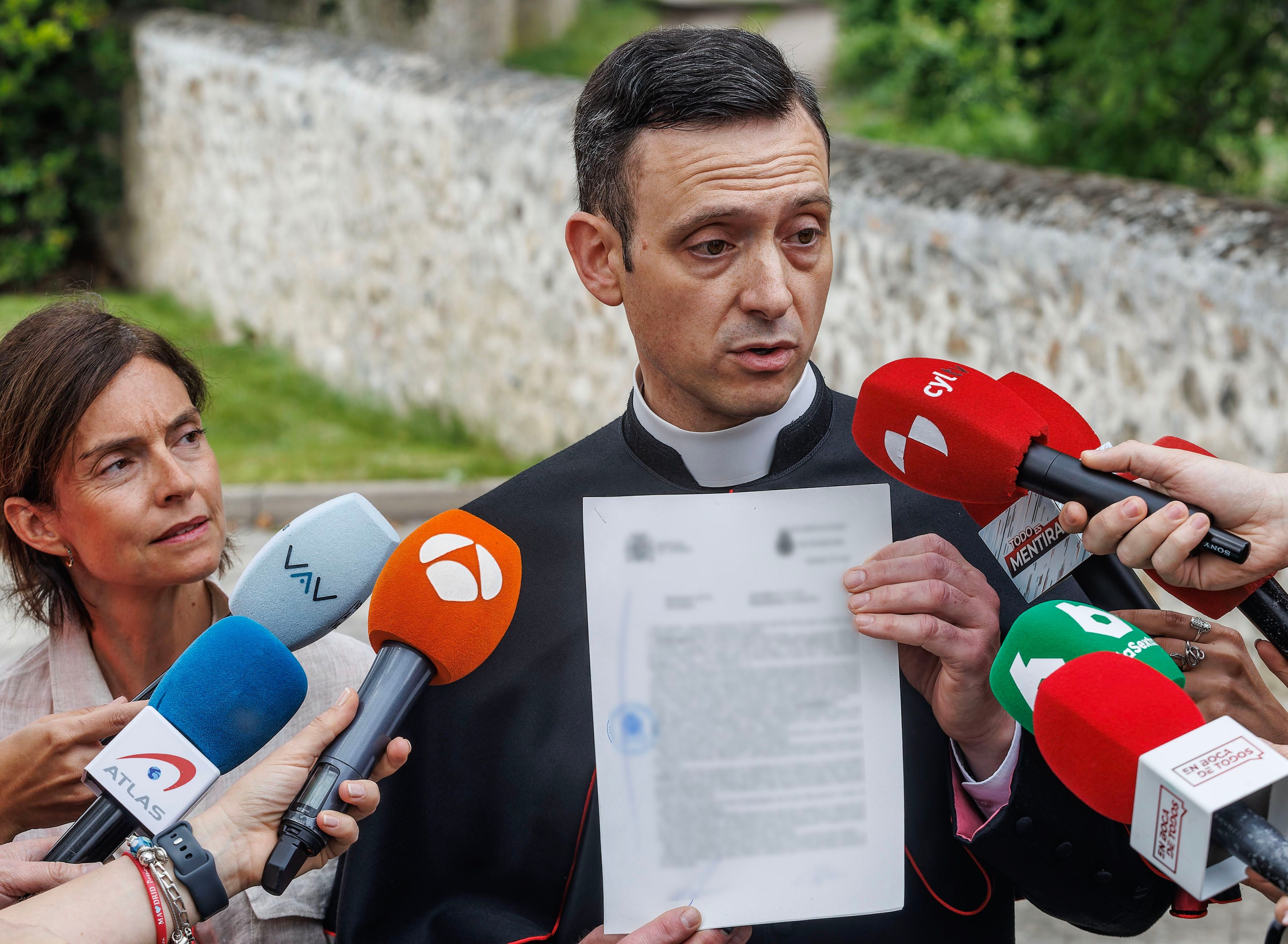 La exabadesa del convento de Belorado que rompió con el Vaticano se querella contra al arzobispo de Burgos