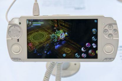 El Snail Mobile W3D imita a la perfección una videoconsola portátil.