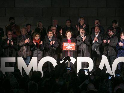 La alcaldesa de Barcelona ha le&iacute;do el manifiesto en la plaza de Sant Jaume. 