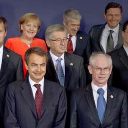 Foto de familia de los veintisiete jefes de Estado o Gobierno de la Unión Europea reunidos hoy