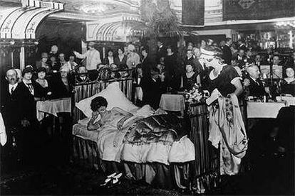 Una actuación en un restaurante de Berlín, alrededor de 1925.