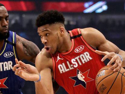 LeBron James se intepone en el camino de Antetokounmpo. En vídeo, declaraciones del jugador de los Lakers y de Kawhi Leonard.