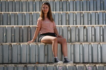 Claudia Perucha, una joven de 22 años con discapacidad motora, en Alcalá de Henares (Madrid).